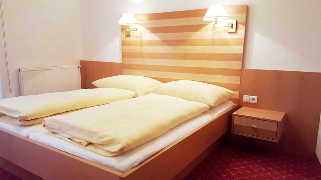 Gasthof Hotel Zur Goldenen Krone Furth bei Gottweig Номер фото